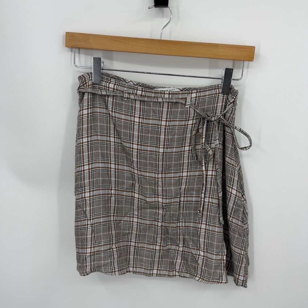 NWT American Eagle Outfitters brown plaid wrap mini skirt sz 4 black white blue